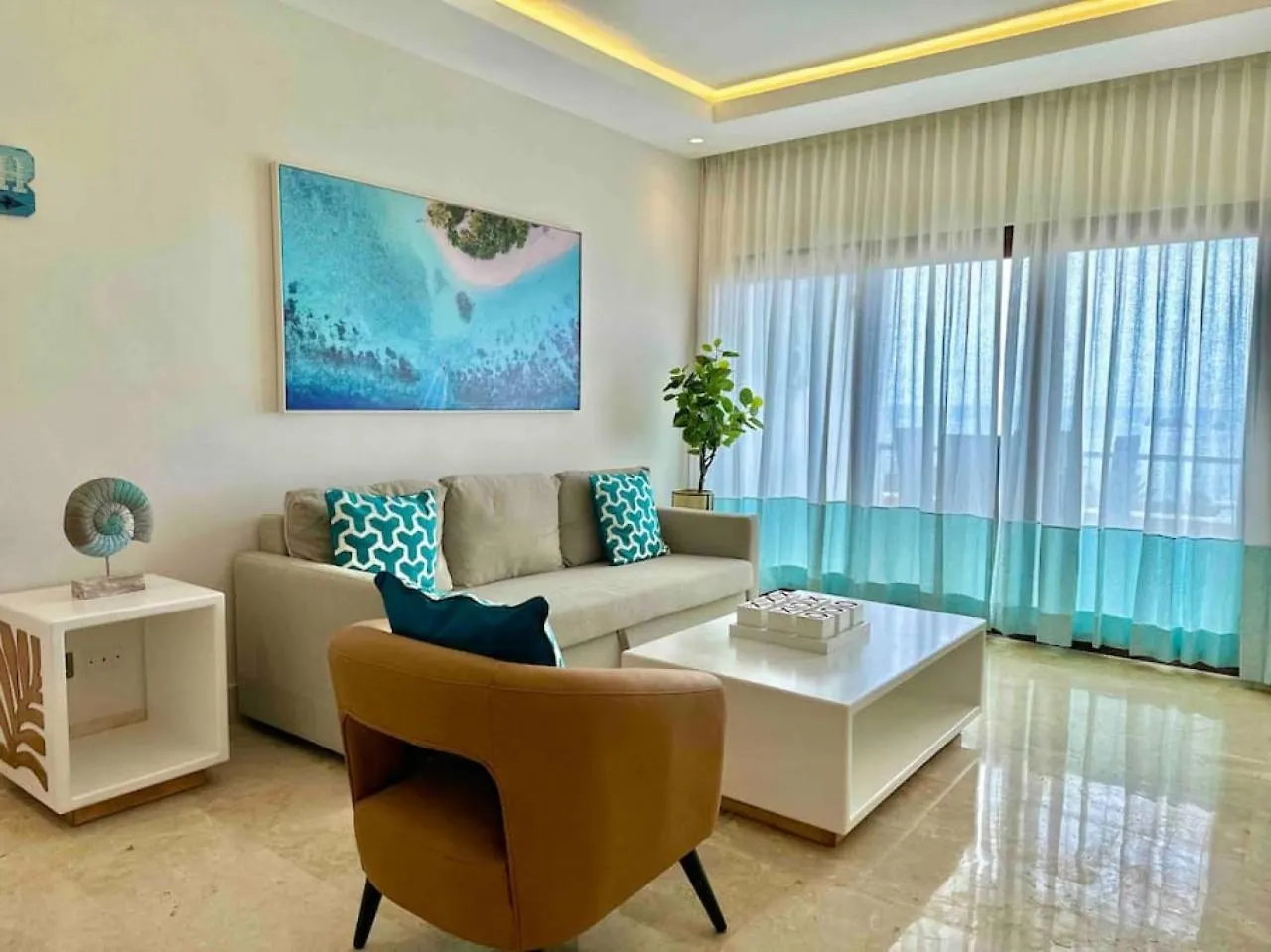 Stunning Bay View Condo, Pool Samana