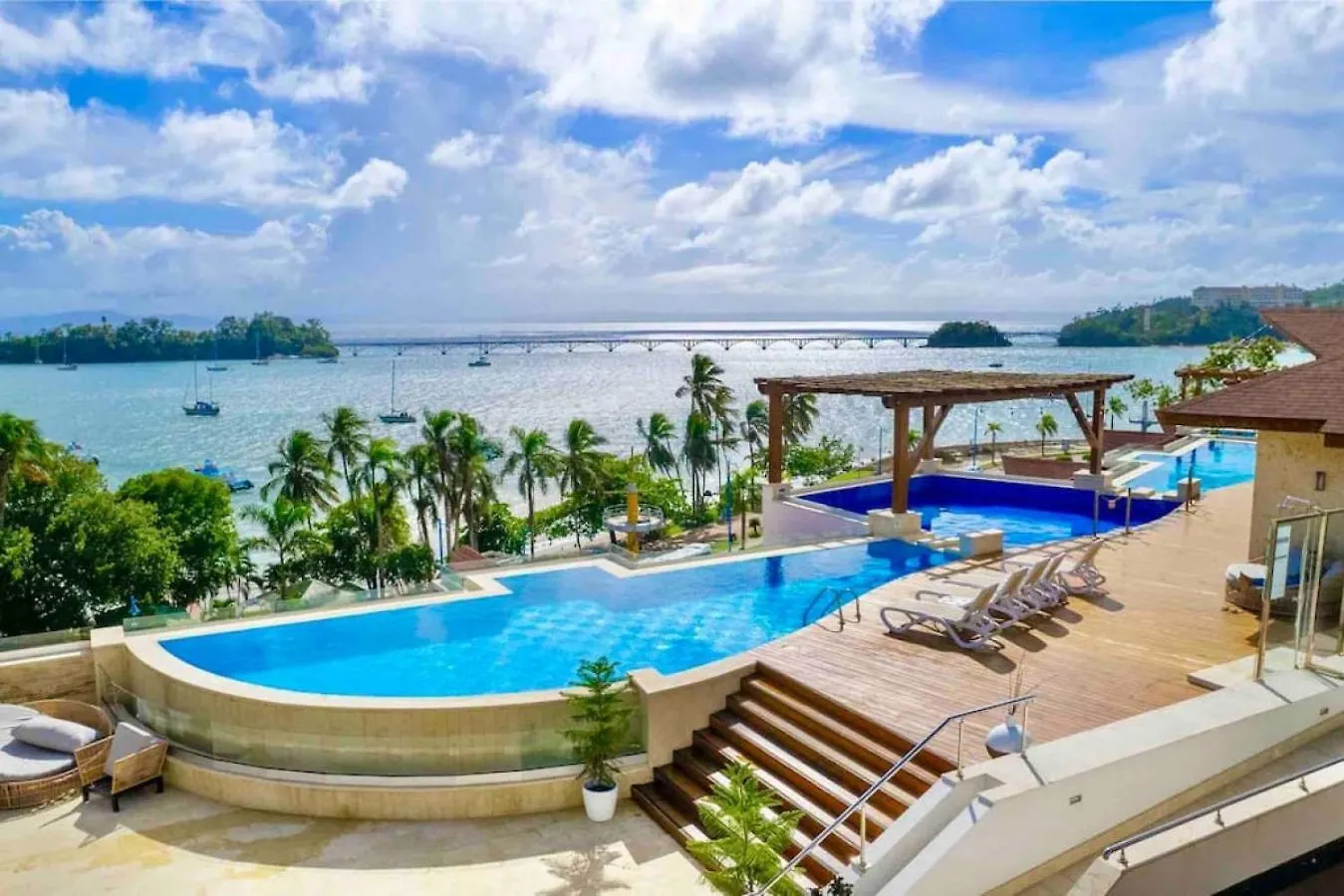 Stunning Bay View Condo, Pool Samana