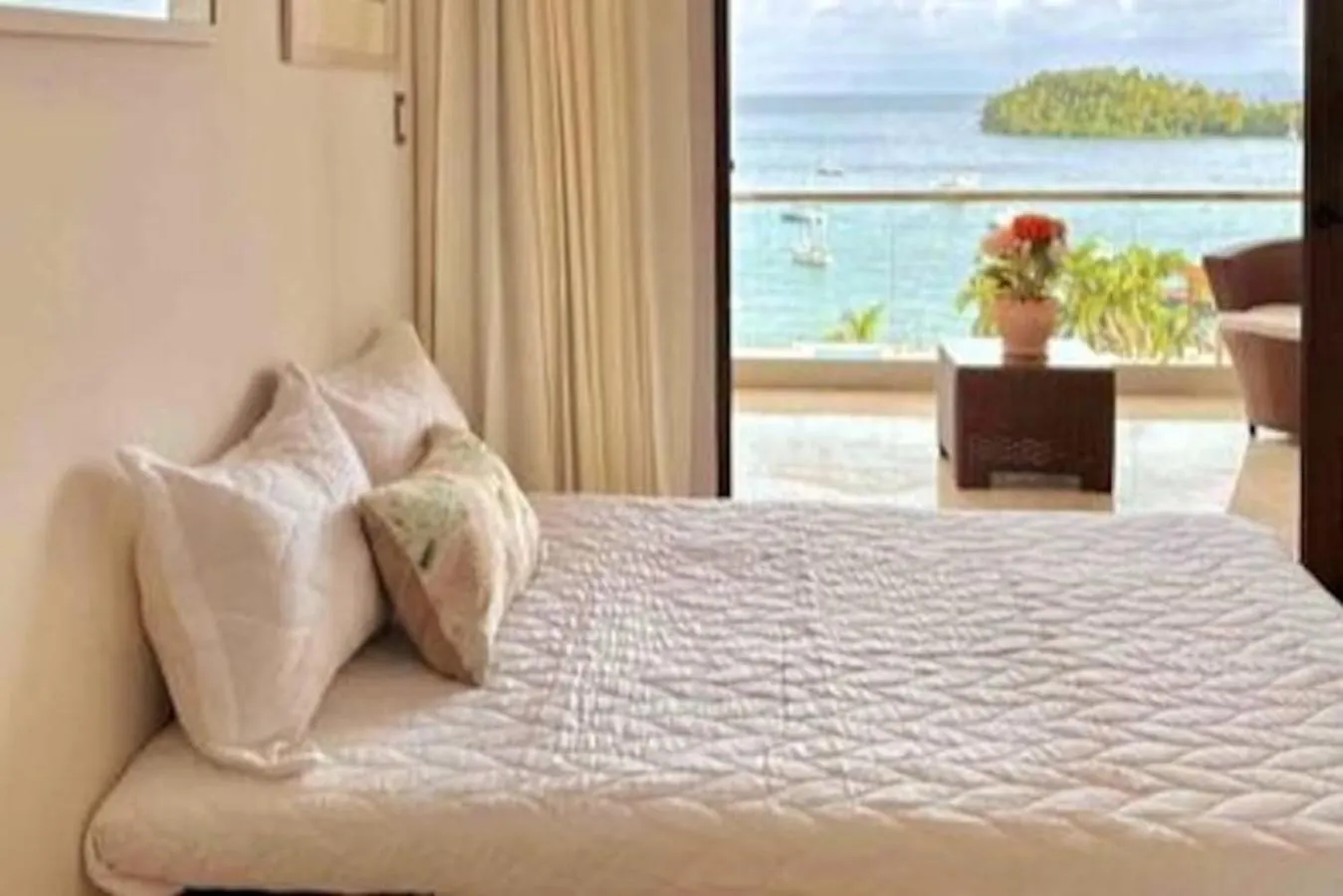 Stunning Bay View Condo, Pool Samana