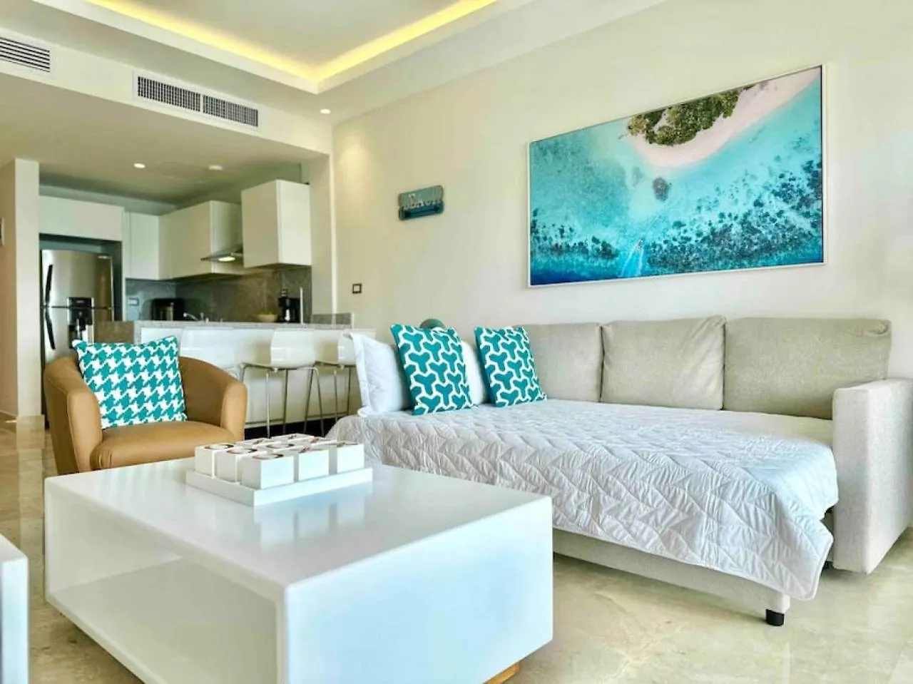 Stunning Bay View Condo, Pool Samana Apartment