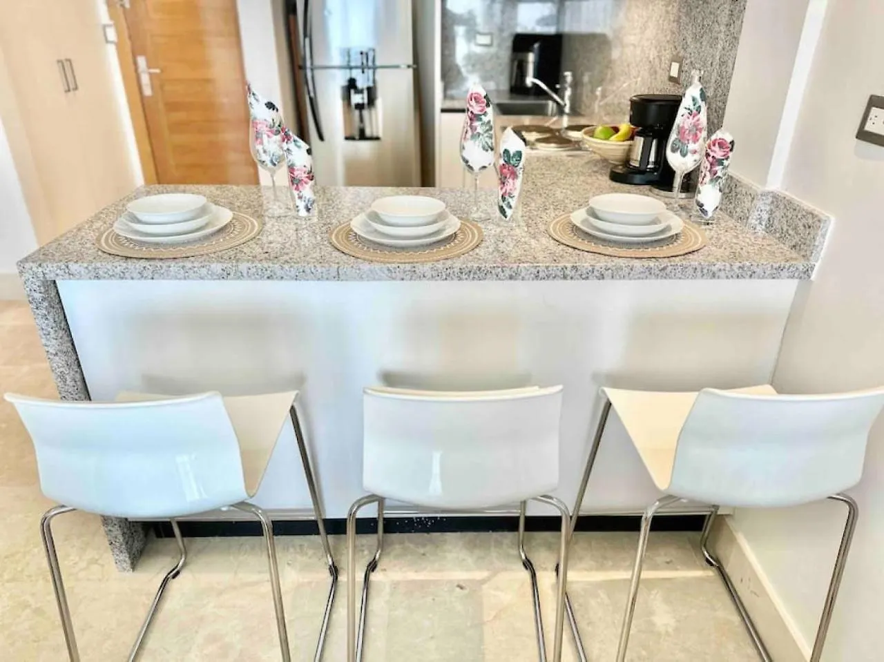 Stunning Bay View Condo, Pool Samana Apartment