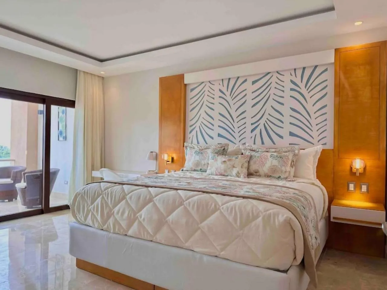 Stunning Bay View Condo, Pool Samana