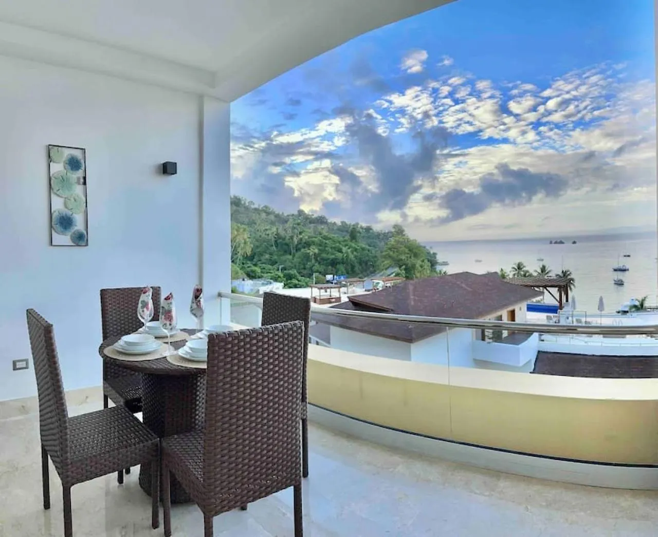 Stunning Bay View Condo, Pool Samana Apartment