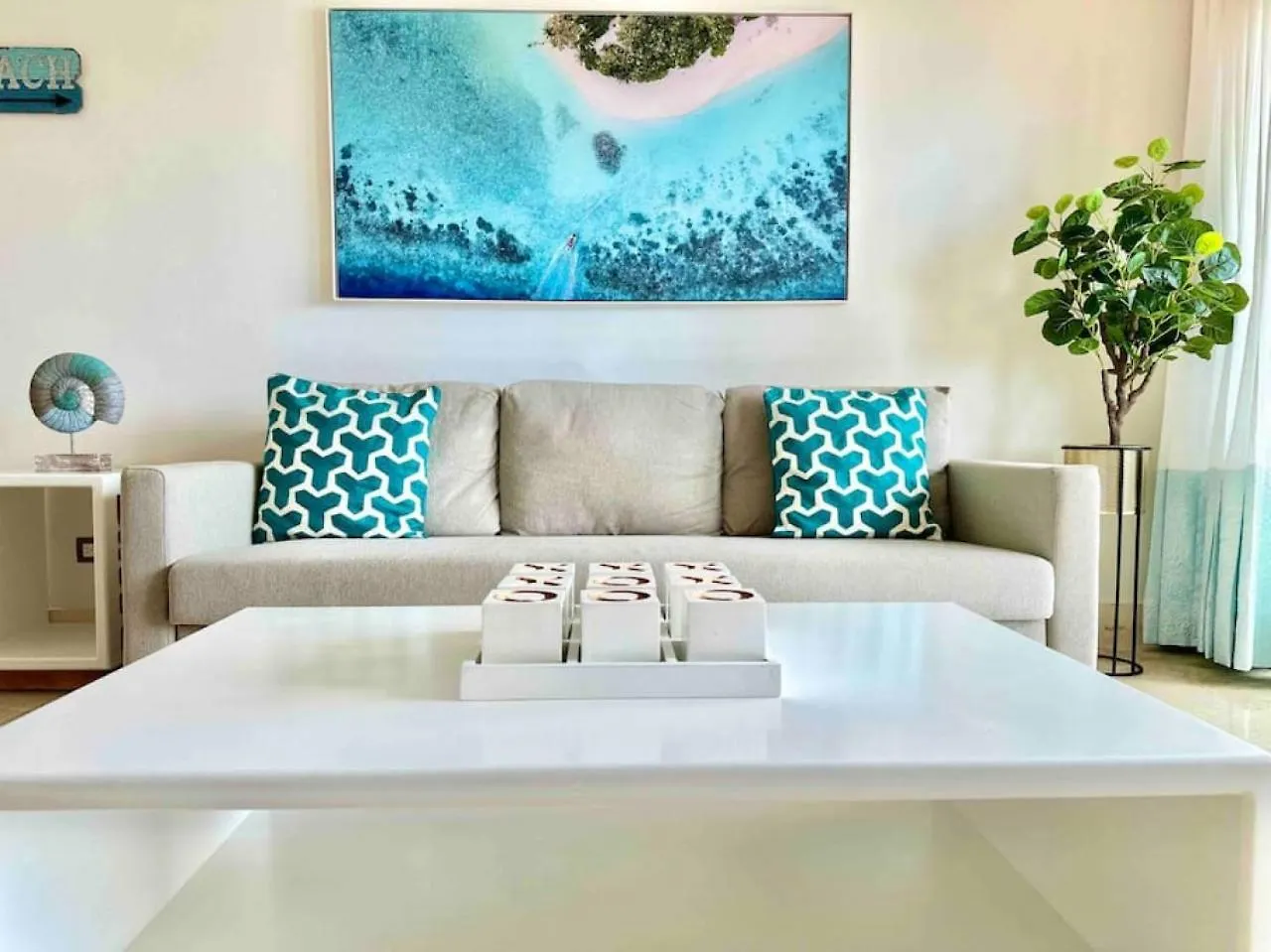 Stunning Bay View Condo, Pool Samana Apartment