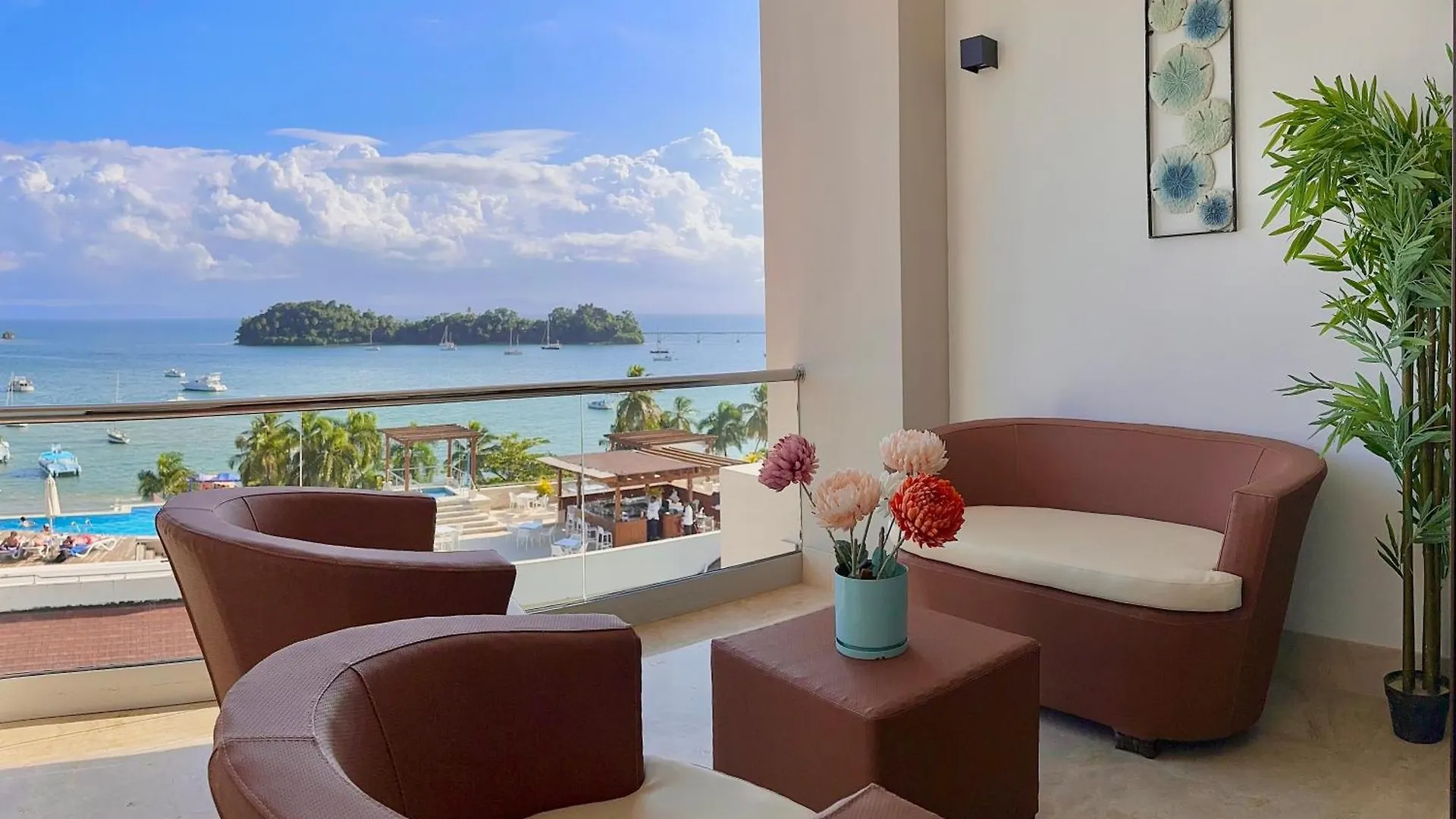 Stunning Bay View Condo, Pool Samana